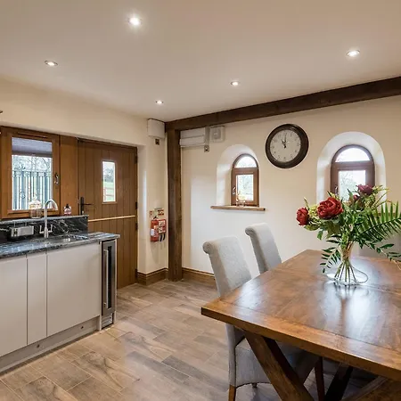 Дом отдыха Cedar Barn - Uk33352 Брадфорд